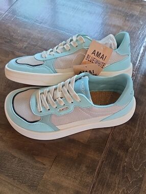Plakton Size EU 37 AMAL Light Blue & White Sneakers NEW